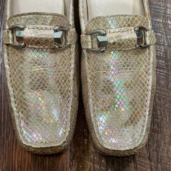 Stuart Weitzman Metallic Snakeskin Loafers with Silver Hardware Women’s size 7.5 - Picture 5 of 15